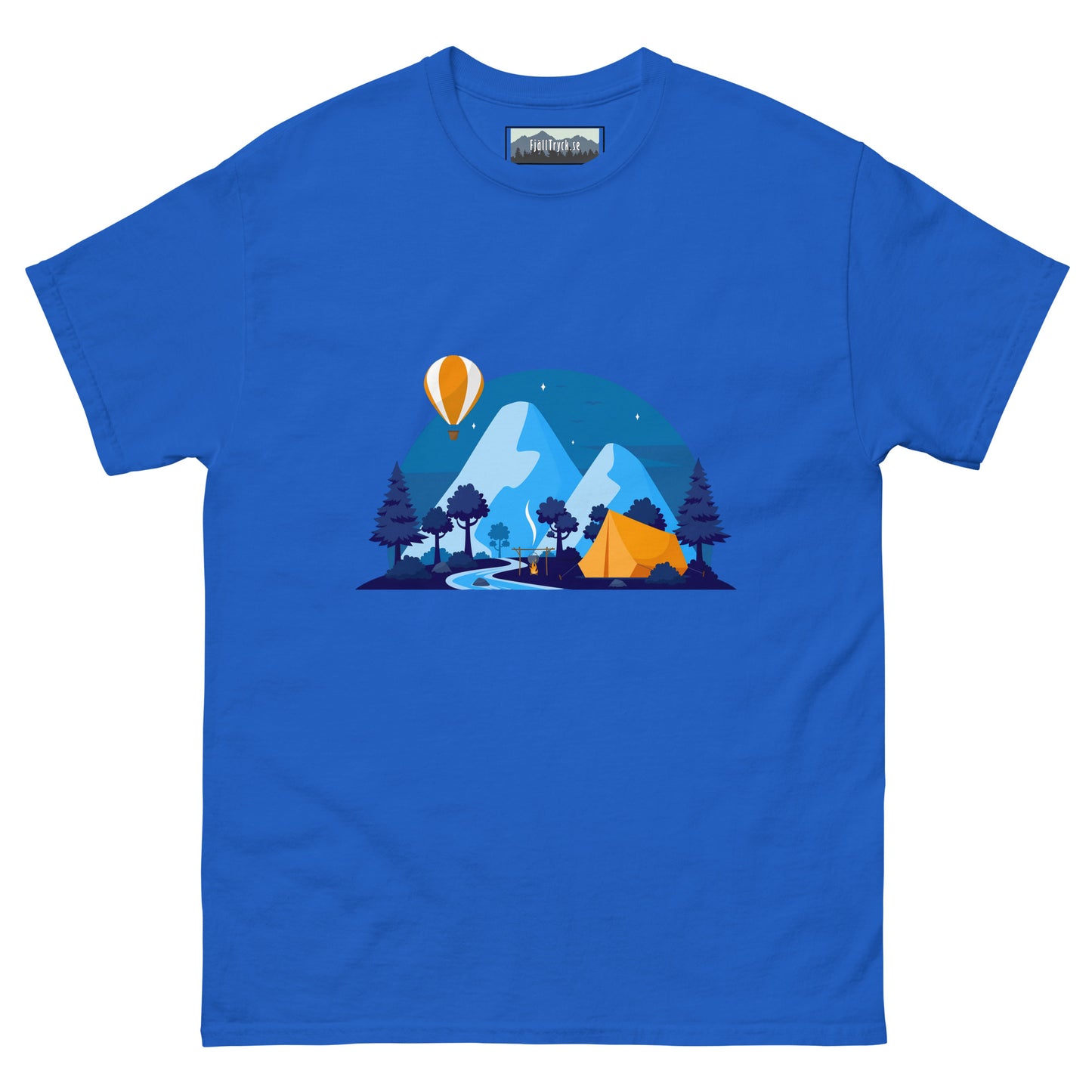 Adventure Awaits - Tshirt